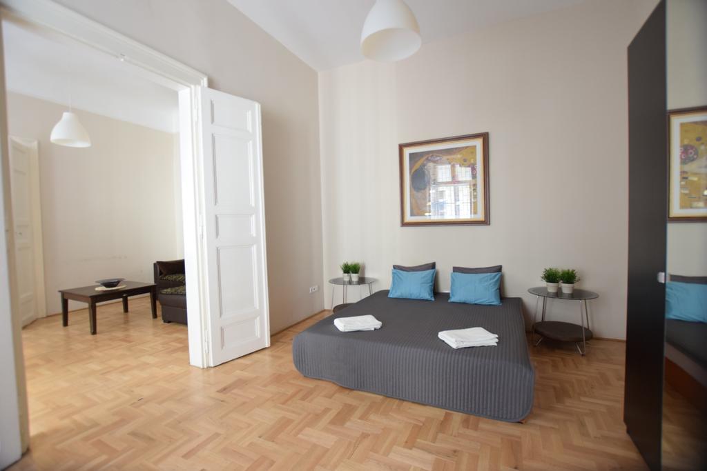 Standard Apartment By Hi5 - Muzeum 5 Budapeste Exterior foto
